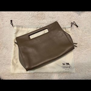 Coach clutch neutral taupe color